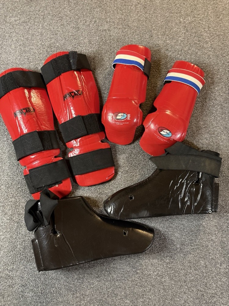 Red Martial Arts Sparring Foot And Hand Guards, Shin Guards Muay Thai Kickboxing