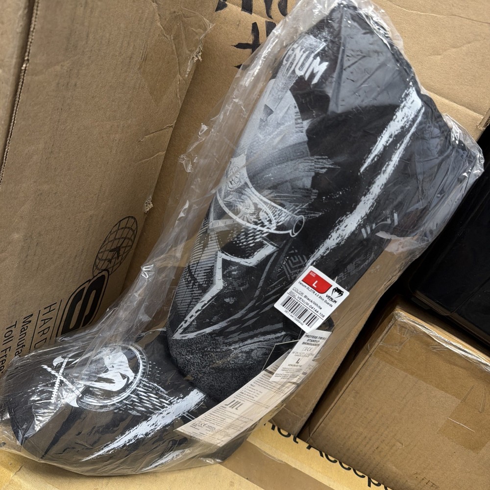 Venum GLDTR 4.0 Shin Guards Large In Black/White