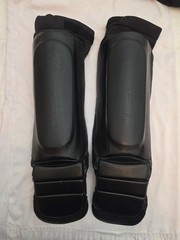 SZ L/ XL Sanabul Essential Sleeve Kickboxing Shin Guards MMA Shin Guards Muay