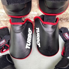 C2 Turbo Leg Shin Guards Black S/M Ring Horns Boxing Gloves L/XL Ringside Inner