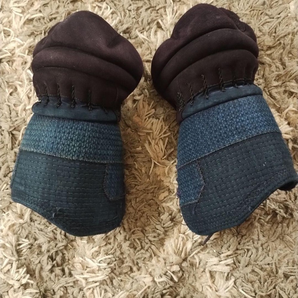 Kendo gauntlets, black and blue combination