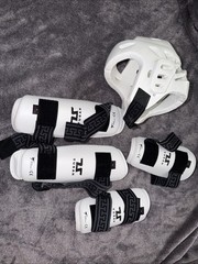 taekwondo sparring gear adult set lot medium Tusah Head knees arms Ez Fit White
