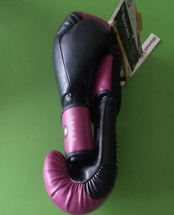 Century® BRAVE™ Women’s Boxing Gloves 10 oz c147016P Black with Pink