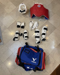 Vision Taekwondo Sparring Gear Set S/M Chest Protector Helmet Guards Bag