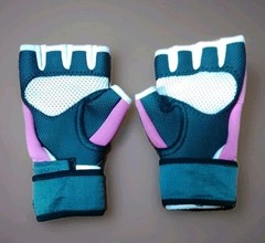 Everlast EverGel Hand Wraps (Pink, Medium) Women’s Gloves