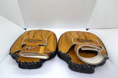 Winning Boxing Vintage Old Logo CM-20 Punching Mitt & H-1700 Headgear Set Japan