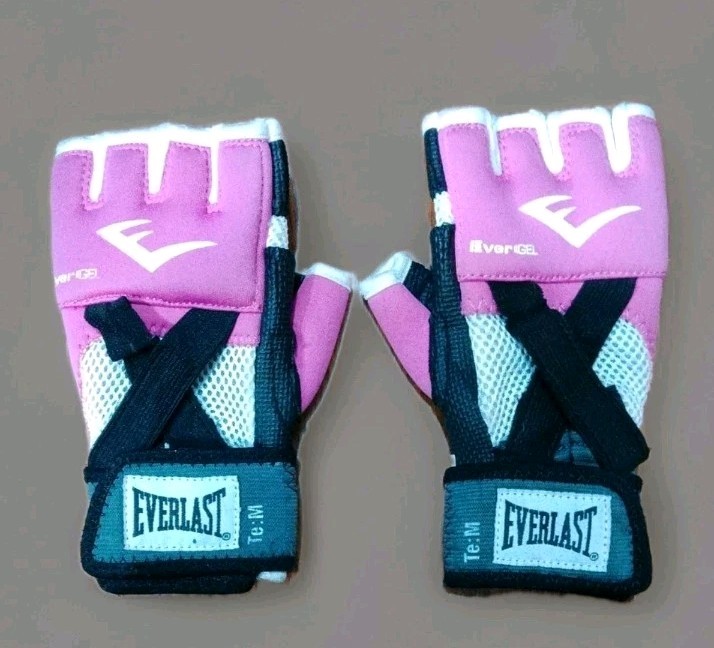Everlast EverGel Hand Wraps (Pink, Medium) Women’s Gloves