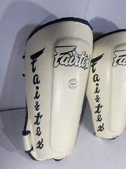 FAIRTEX SP7 TWISTED SHIN PADS GUARDS WHITE MUAY THAI KICK BOXING MMA K1 – Xl
