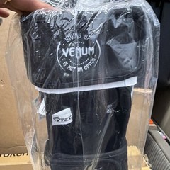 Venum GLDTR 4.0 Shin Guards Large In Black/White