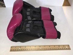 Century® BRAVE™ Women’s Boxing Gloves 12 oz Black & Pink New Without Tags Read
