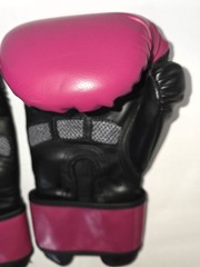 Century® BRAVE™ Women’s Boxing Gloves 12 oz Black & Pink New Without Tags Read